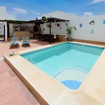 Casa Chloe Tías